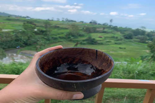 photo of someone hand with coffe kawah daun
