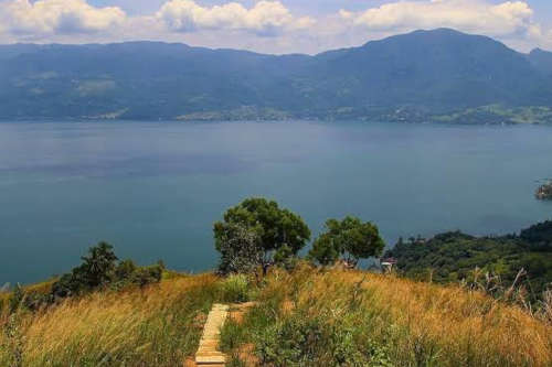Another view of Sinkarak lake from Aua Sarumpun